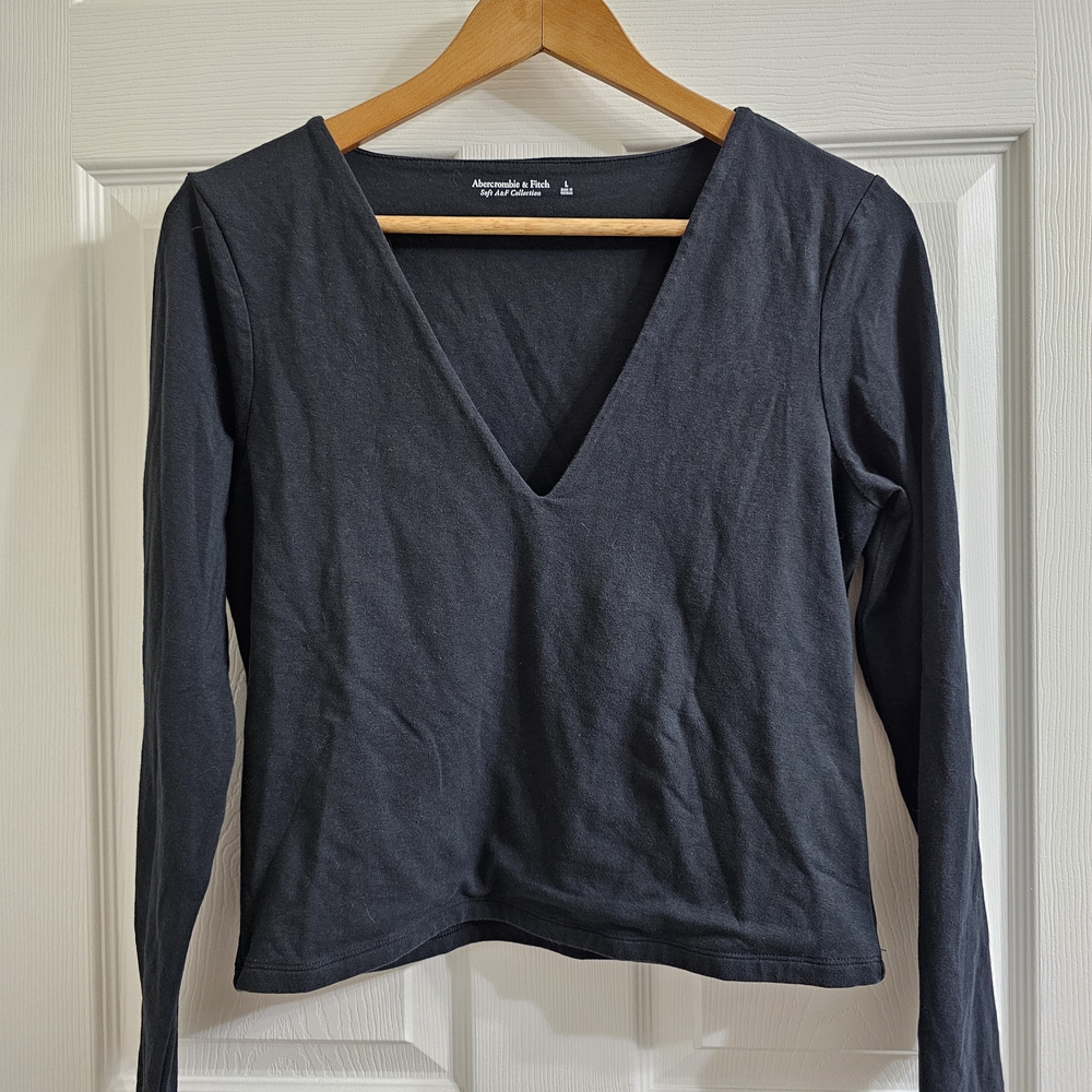 Abercrombie & Fitch V-Neck Long Sleeve Top